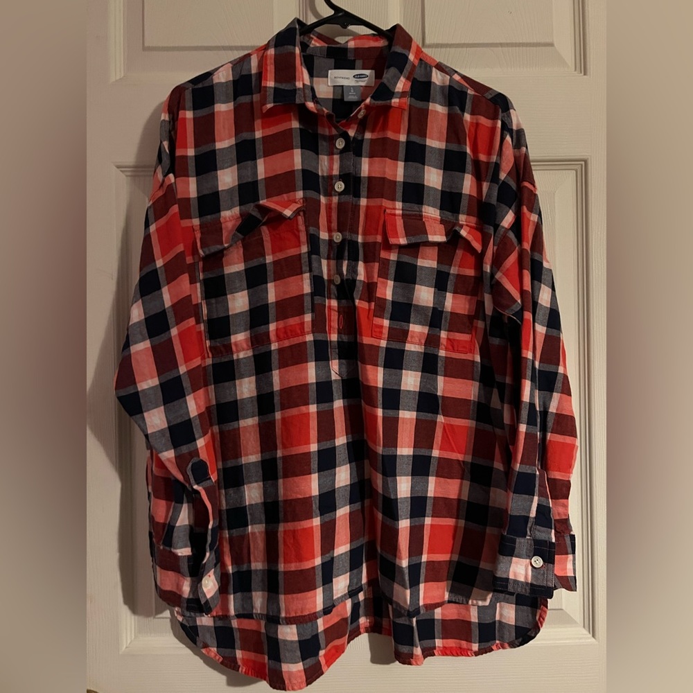 Old Navy boyfriend pull over top, size petite large, red blue plaid